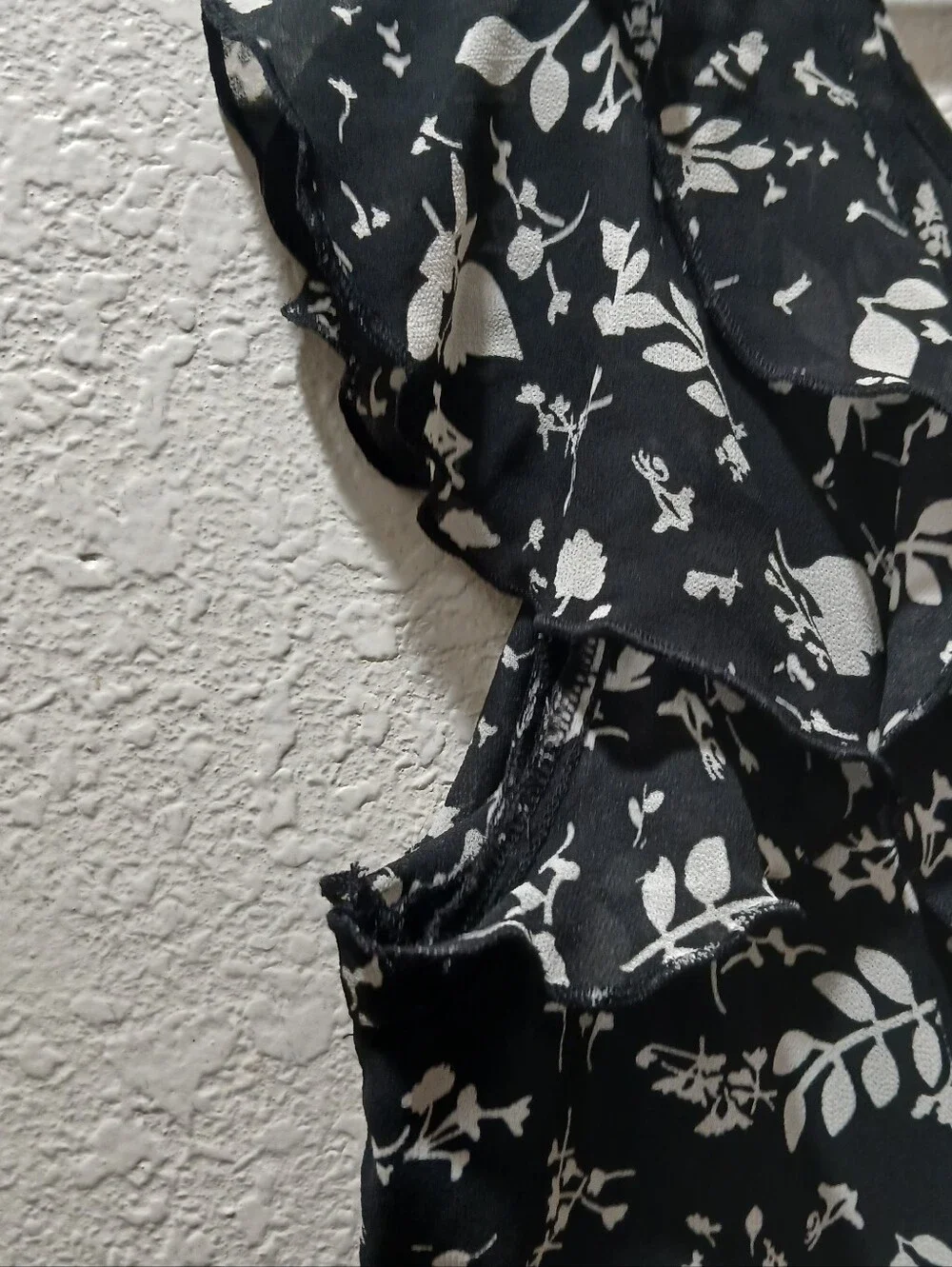 Converse nwot size m Black and White Floral Ruffle Dress